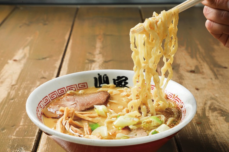 Medium Thick Curly Noodles